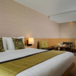 JC Kevin Sathorn Bangkok Hotel : Premier Room & Skyline Premier Room